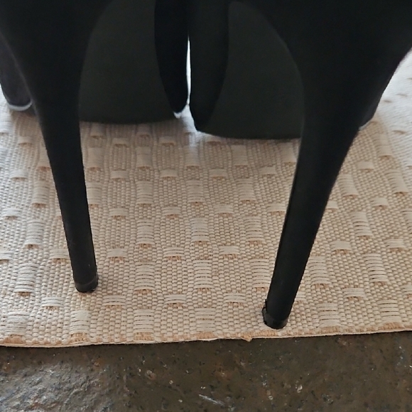 Charlotte Russe Elegant Black Heels - Picture 8 of 10